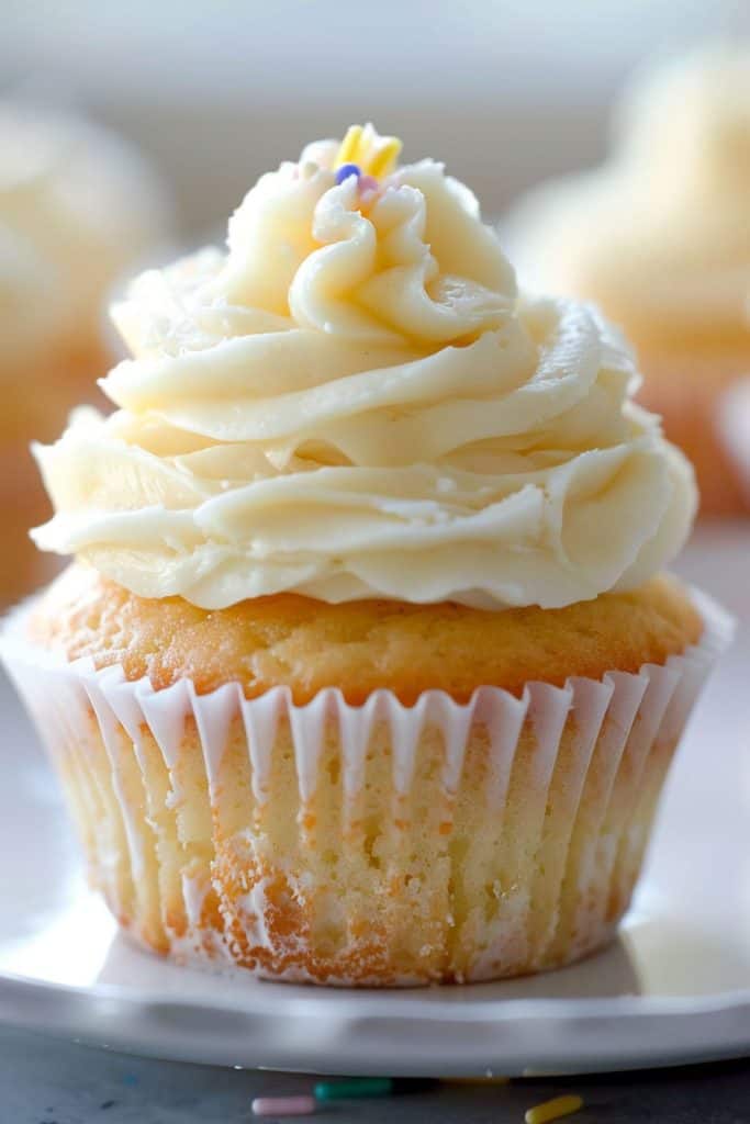 Best Frosting for Moist Vanilla Cupcakes