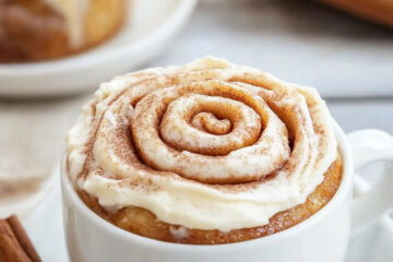 Cinnamon Roll Mug Cake