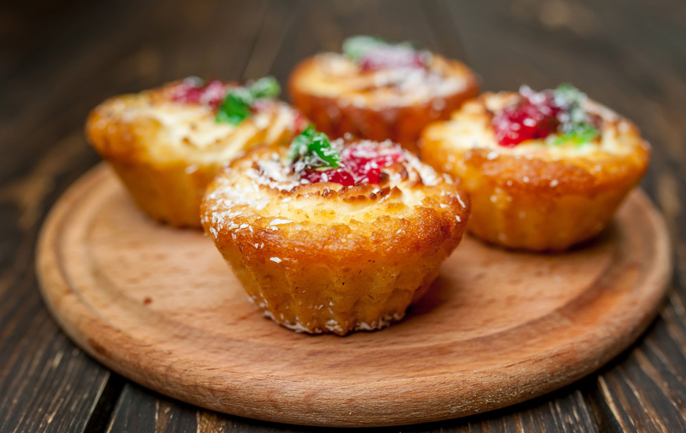 Bake Custard Muffins with Fruit Toppings