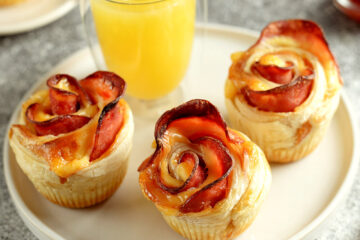 Cheesy Puff Pastry Rose Muffins