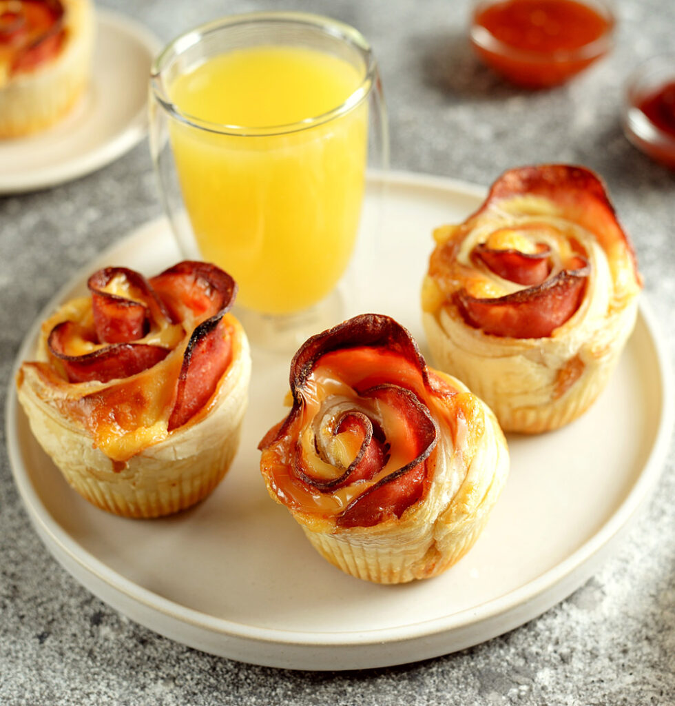 Cheesy Puff Pastry Rose Muffins