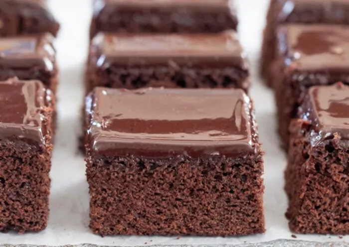 4-Ingredient Chocolate Cake