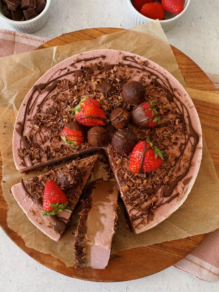 Chocolate Strawberry Raw Cake