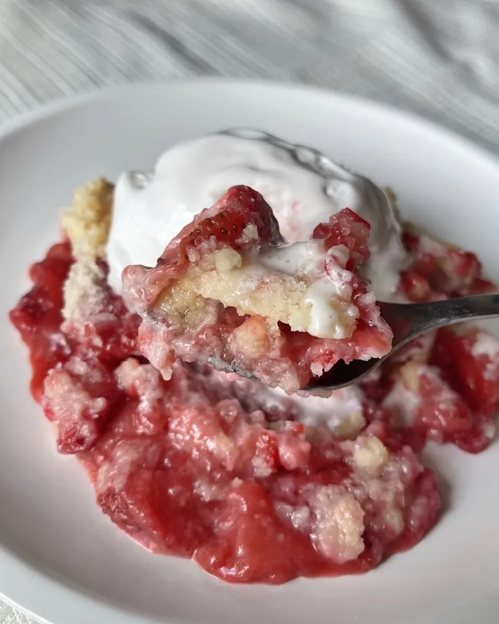 Fresh Strawberry Shortcake Dump Cake