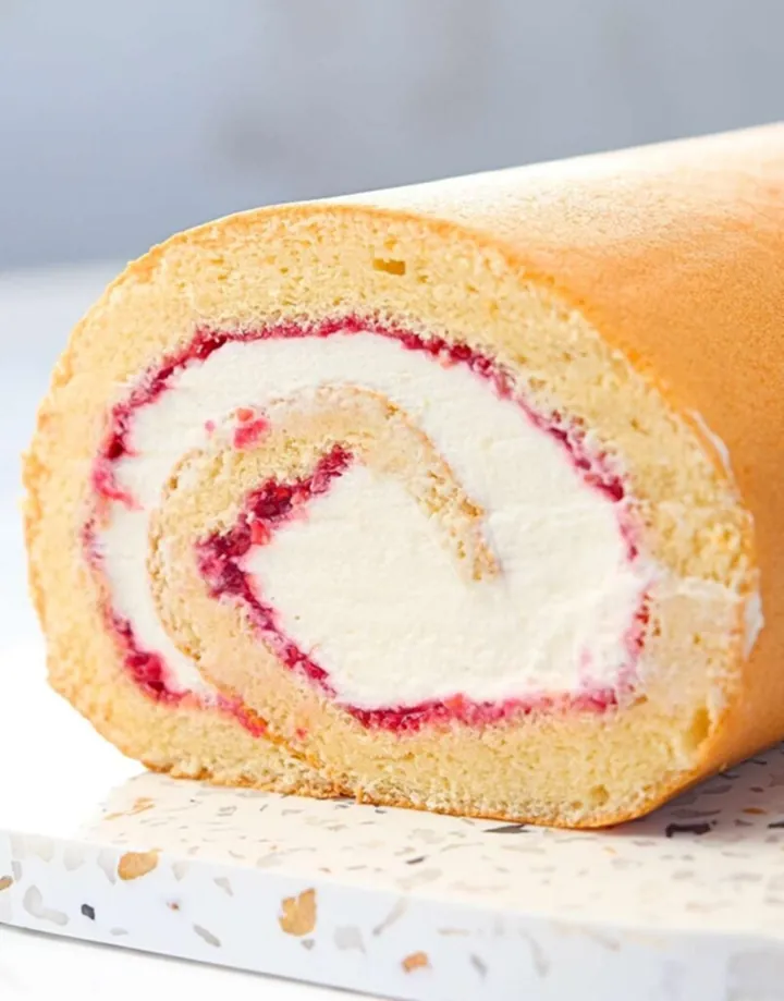 Light and Moist Swiss Roll