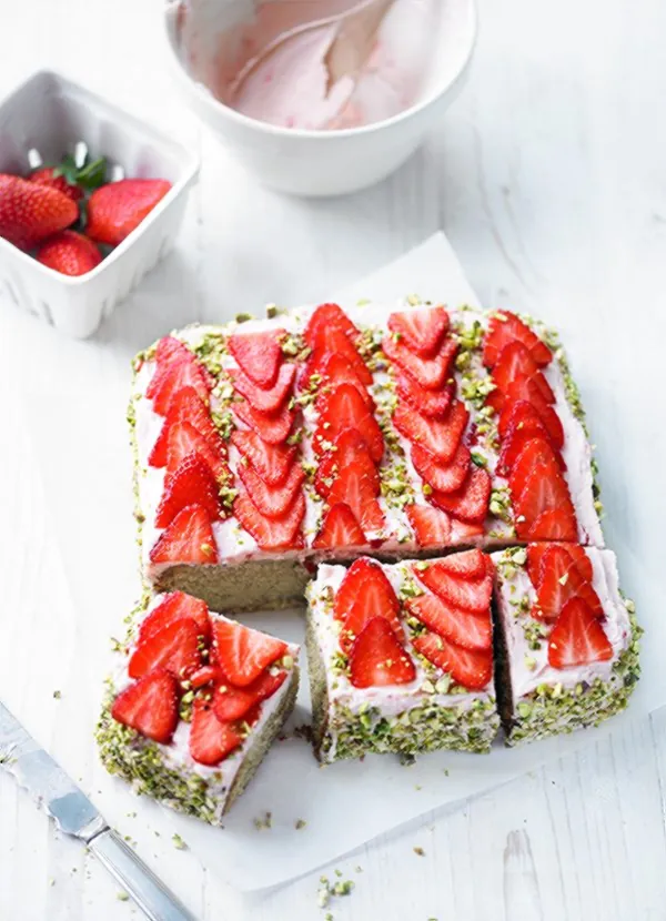 Strawberry and Pistachio Cake