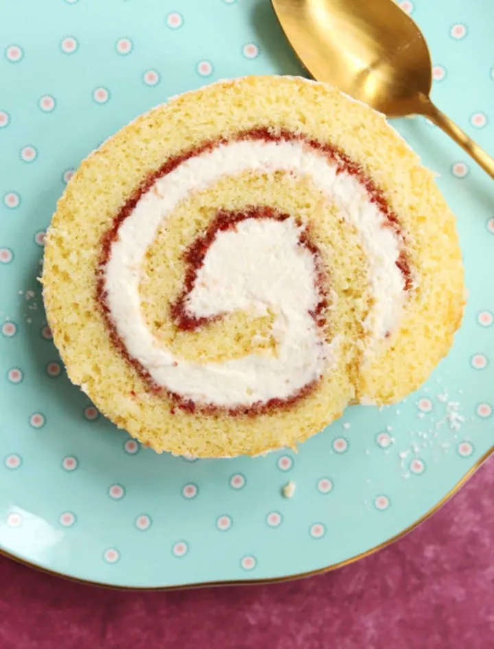 Vanilla Swiss Roll Cake with Fudge Swirl Cream Filling