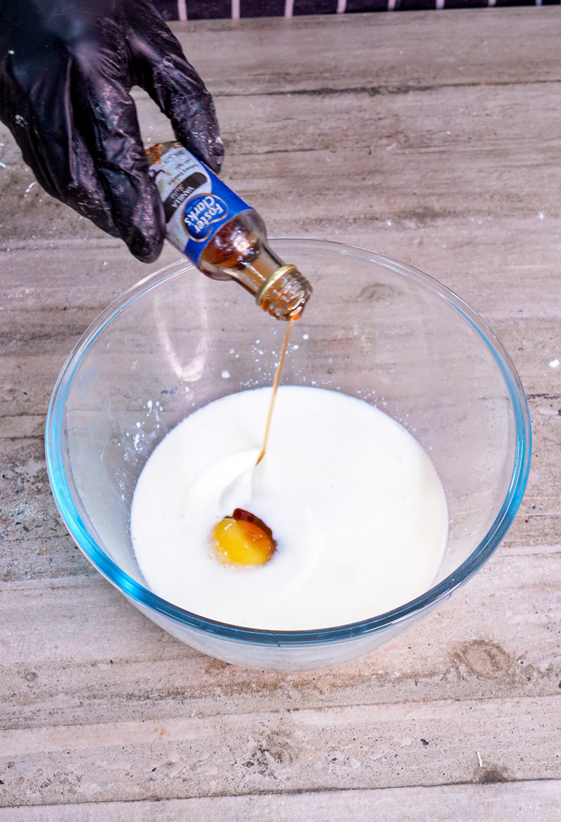 Adding vanilla extract to oat pancake batter